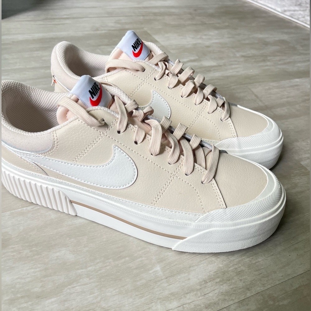 BRAND NEW NIKE